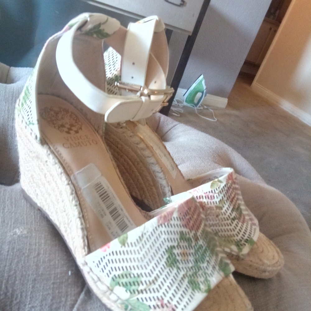 Woman Shoes - Picture 8 of 13